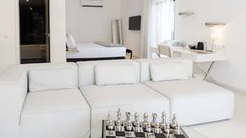 Executive Suite | Bar mini, peti besi dalam bilik, meja, kalis bunyi