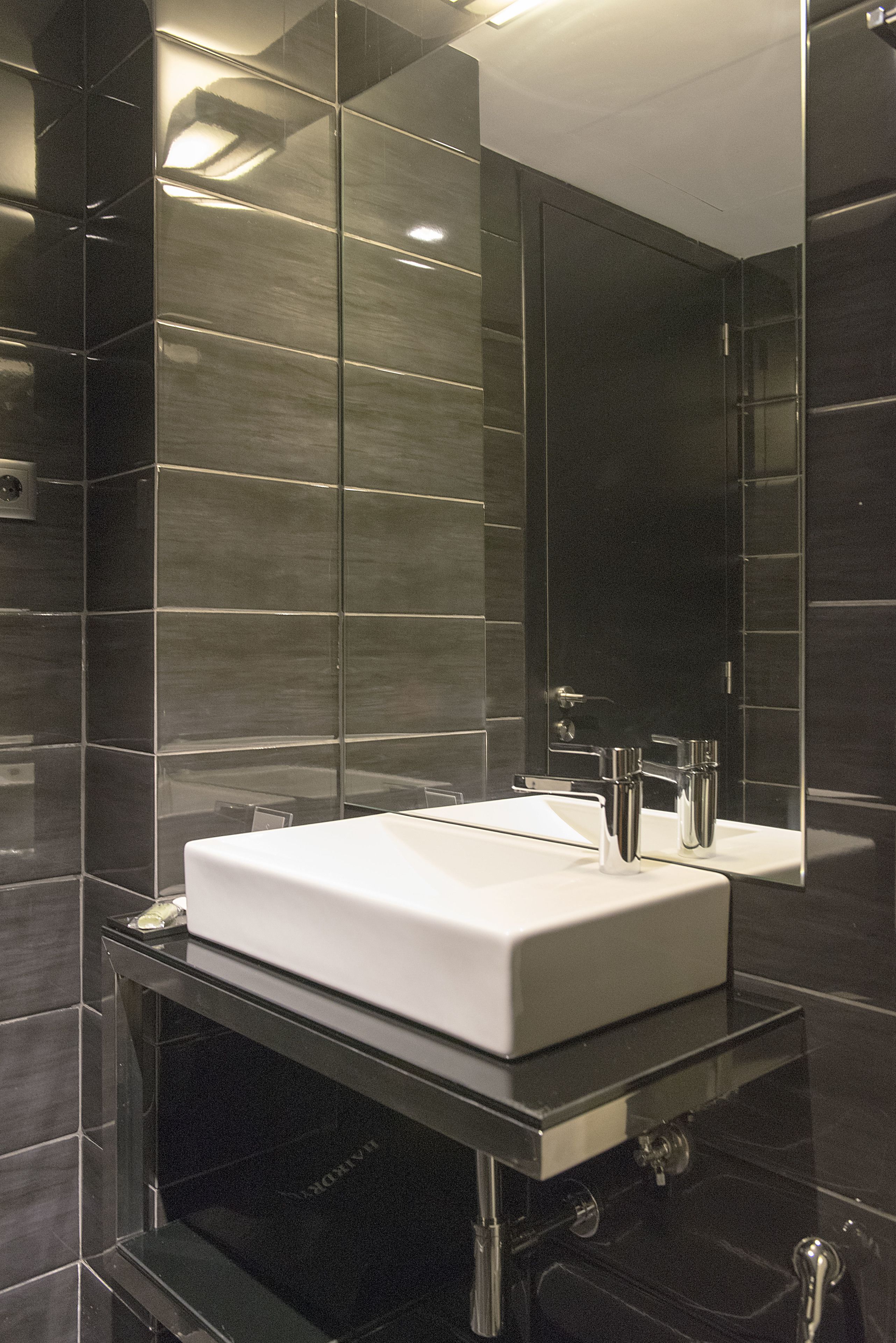 suite (villa) | bathroom sink