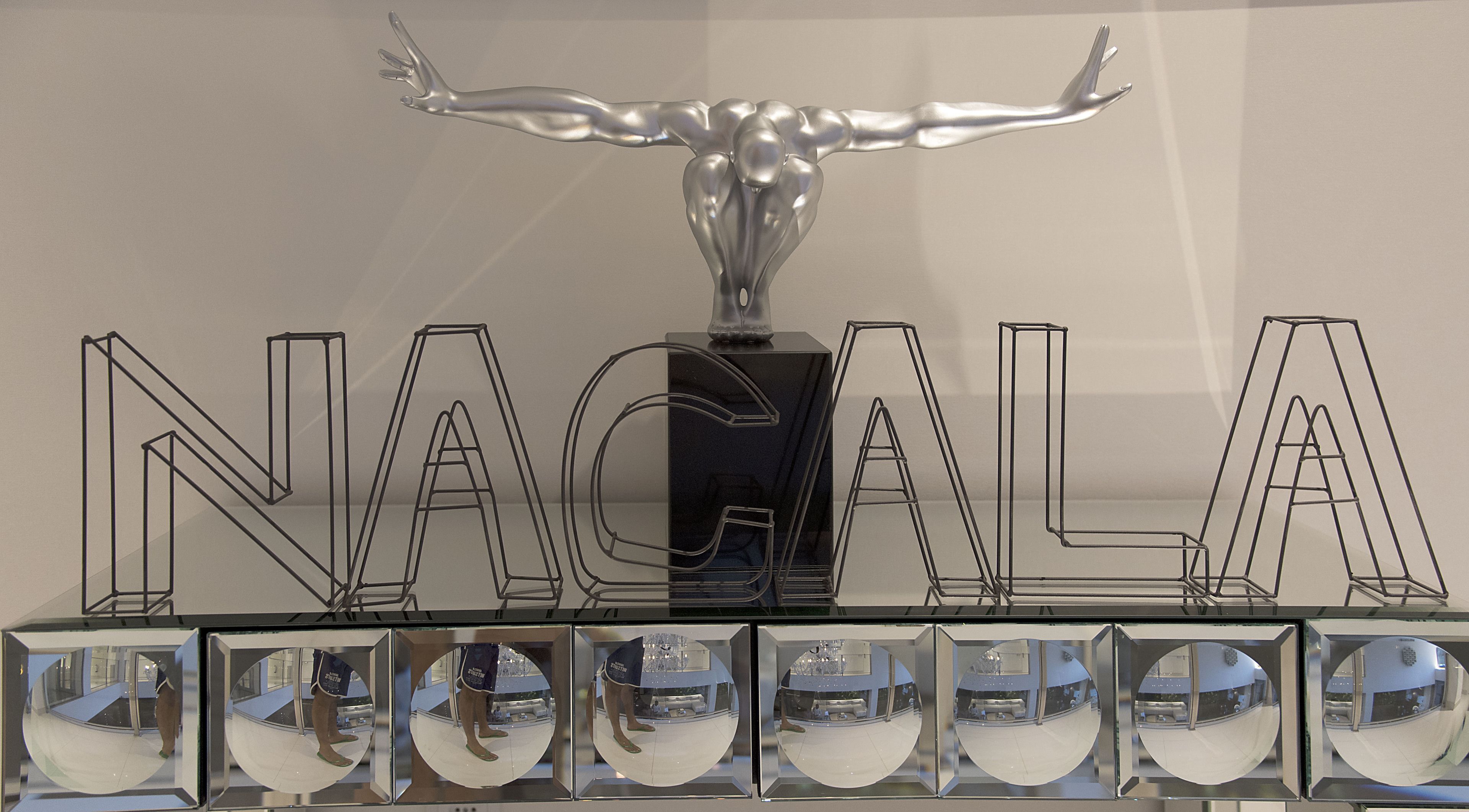 breakfast, lunch and dinner served