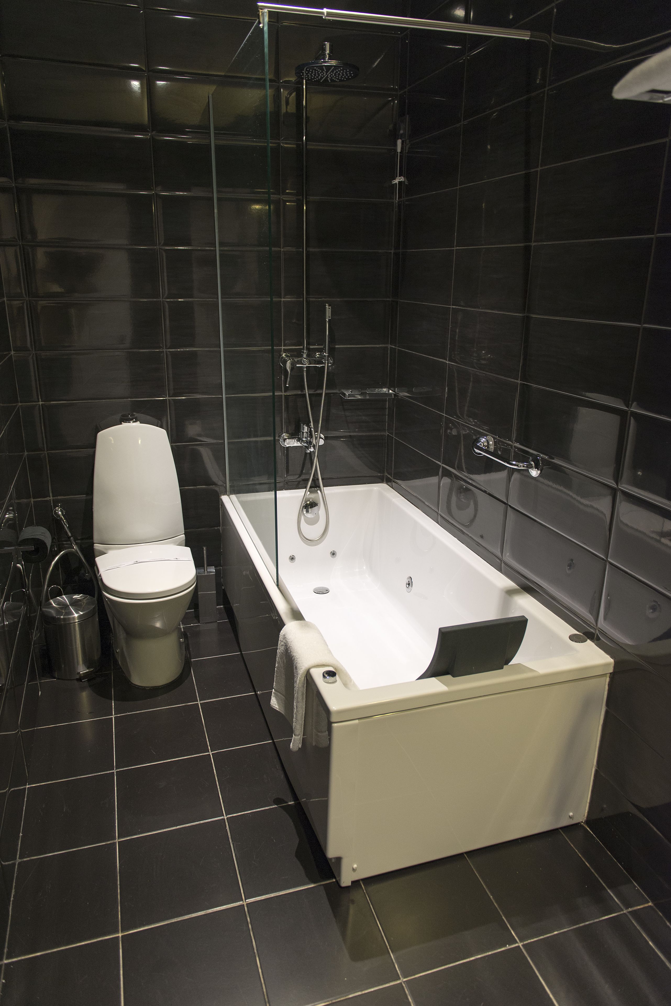 suite (prime) | bathroom | towels