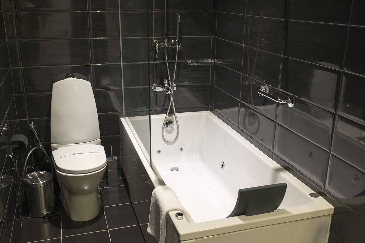 suite (prime) | bathroom | towels