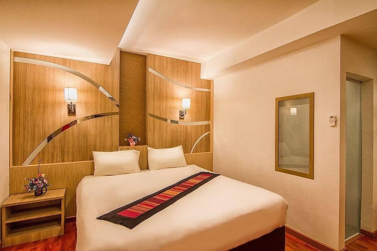 Standard Double Room | Desk, WiFi (free), bed sheets