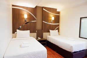 Quarto duplo standard | 1 quarto, escrivaninha, Wi-Fi de cortesia, roupa de cama