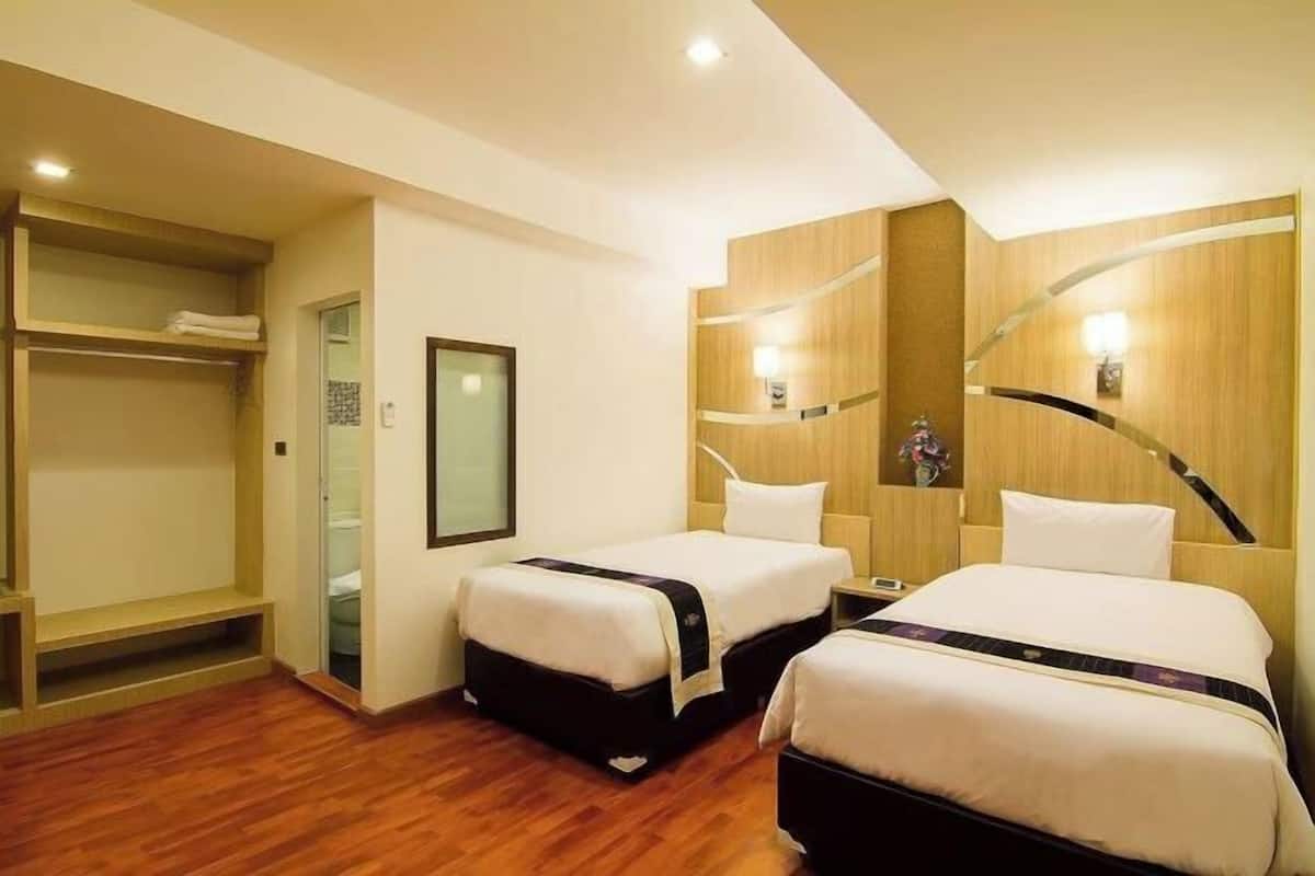 Desk, free WiFi, bed sheets