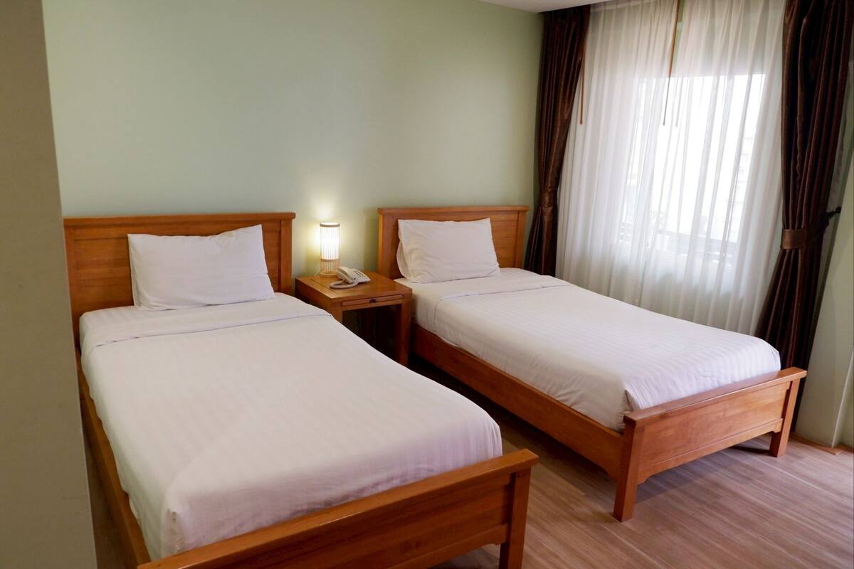 1 bedroom, desk, free WiFi, bed sheets