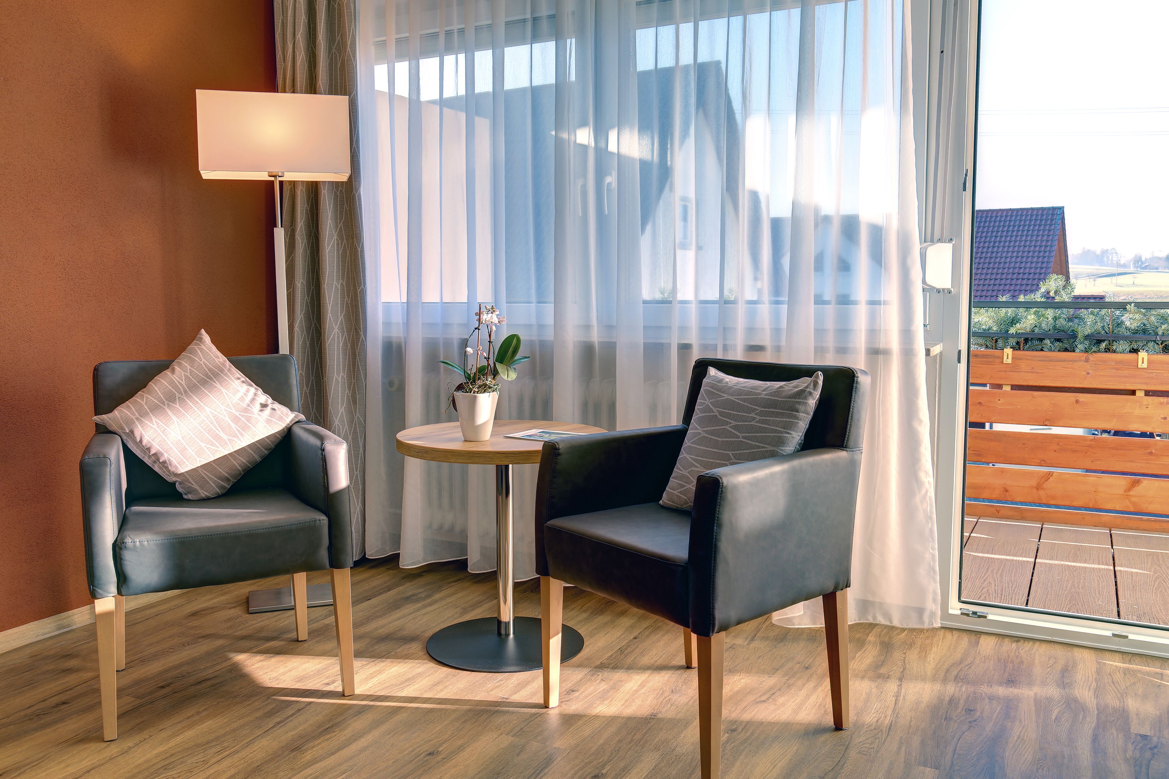 Dobbeltrom – comfort, 1 soverom | Oppholdsområde | Flatskjerm-TV