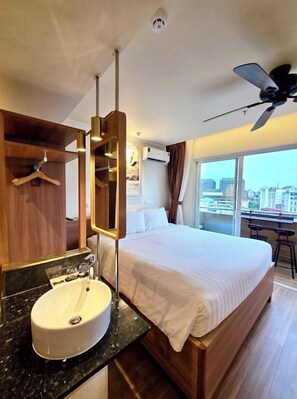 Panoramic Double Room | Minibar, in-room safe, desk, blackout drapes - Tulip Hotel 2 (Da Lat)