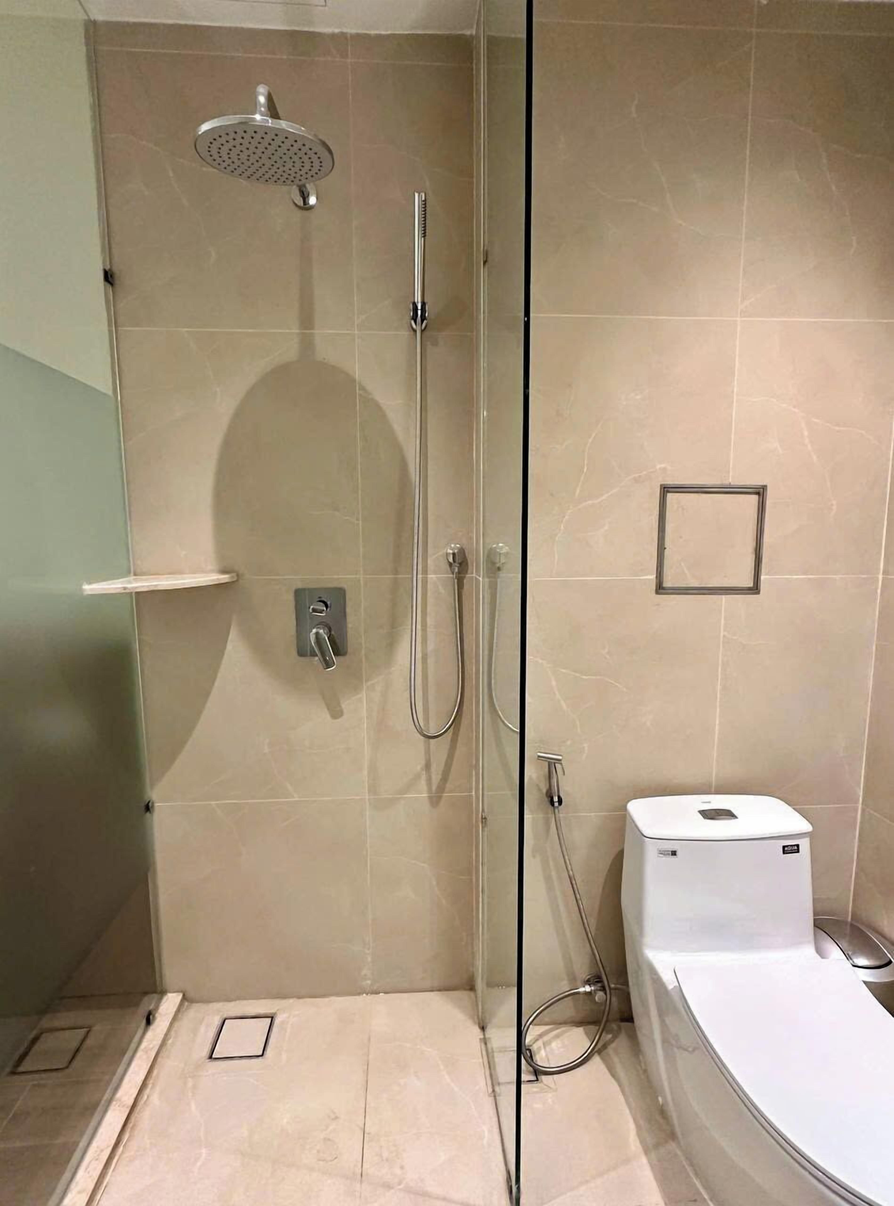 executive quadruple room | bathroom | shower, designer toiletries, hair dryer, slippers