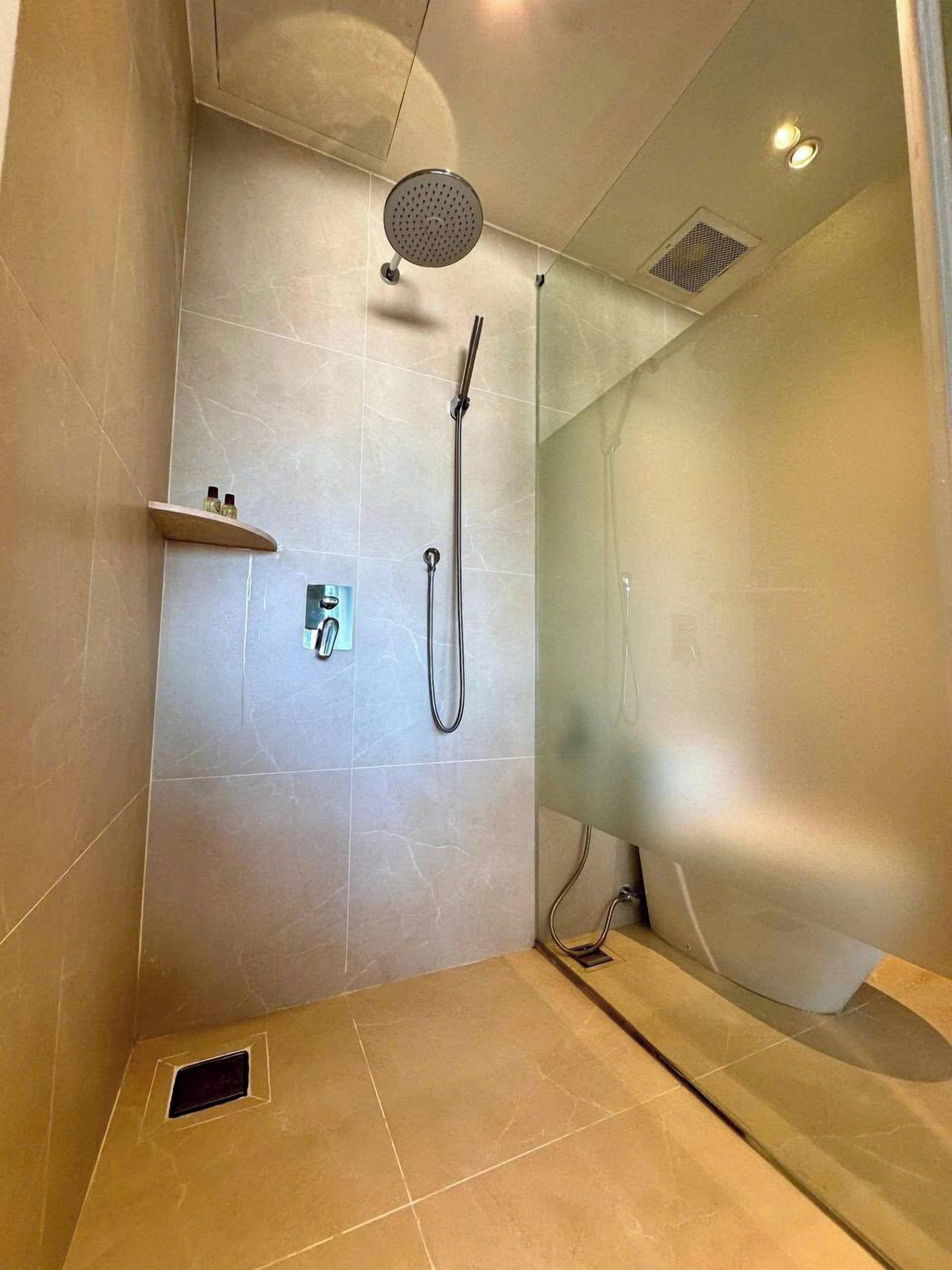 panoramic double room | bathroom | shower, designer toiletries, hair dryer, slippers