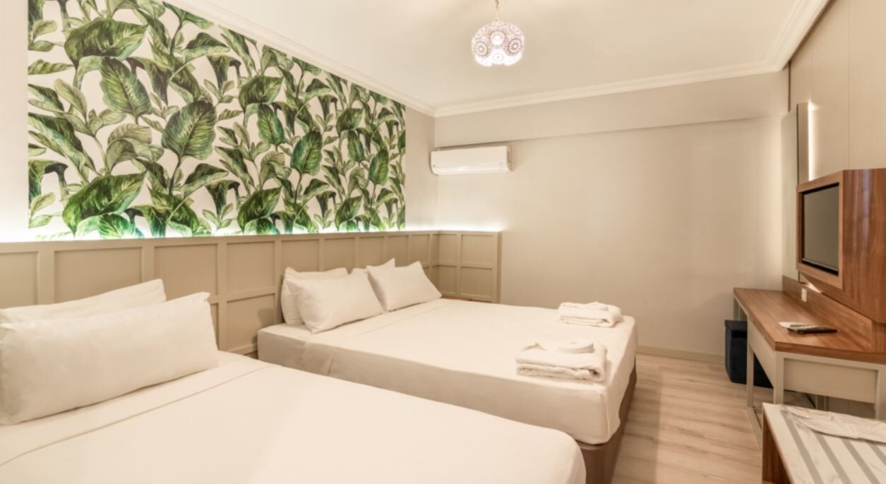 Hypo-allergenic bedding, minibar, in-room safe, soundproofing