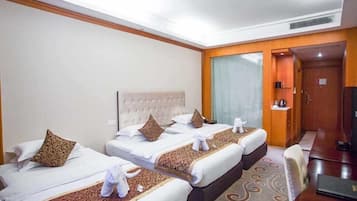 Deluxe-Dreibettzimmer | Hochwertige Bettwaren, Daunenbettdecken, Select-Comfort-Betten, Minibar