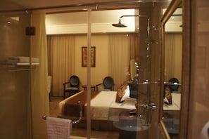 Superior Double Room, 1 Queen Bed, Pool View | Bathroom shower