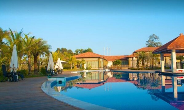 Outdoor pool, pool loungers