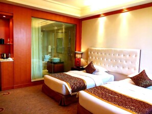 Economy Twin kamer | Luxe beddengoed, donzen dekbedden, Select Comfort-bedden, een minibar