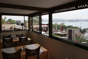 Free daily buffet breakfast  - Istanbul Hanedan Hotel (Istanbul)