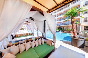 Outdoor pool - Avenue Deluxe (Sunny Beach)