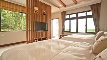 Comfort Quadruple Room | Down duvets, individually decorated, blackout curtains, free WiFi