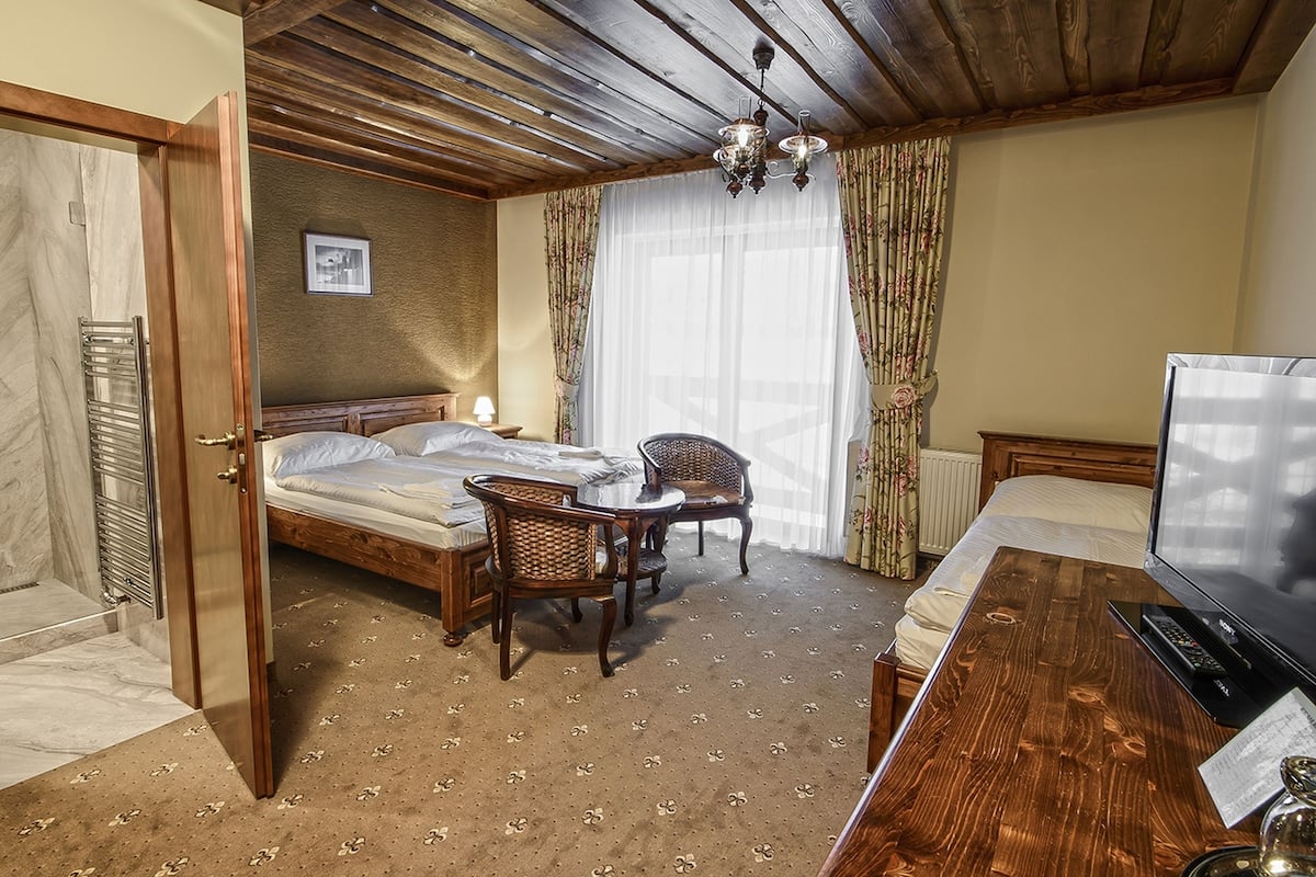 Standard Triple Room | 1 bedroom, minibar, in-room safe, desk