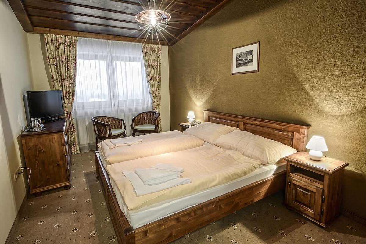 Standard Double Room | 1 bedroom, minibar, in-room safe, desk