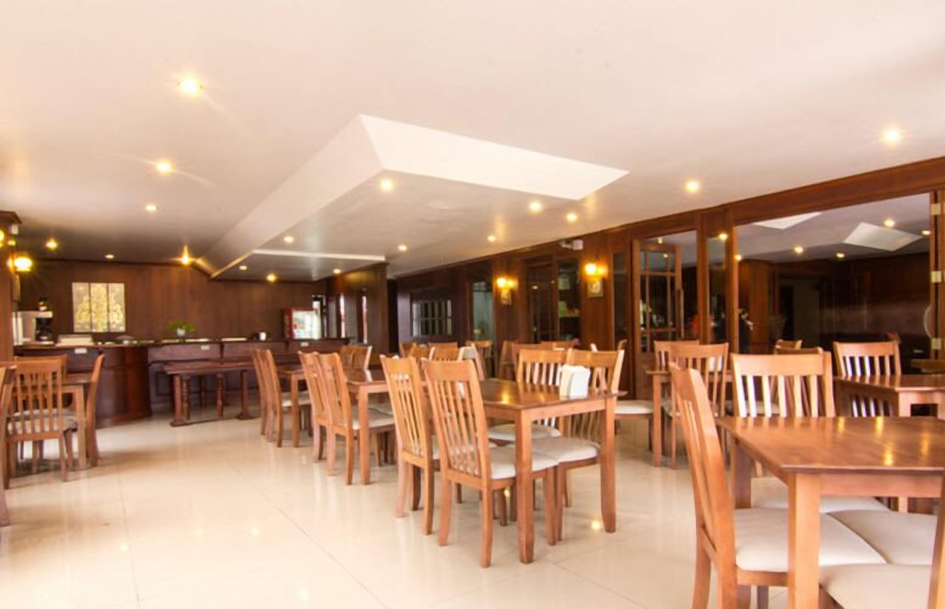 breakfast, lunch, dinner served; thai cuisine