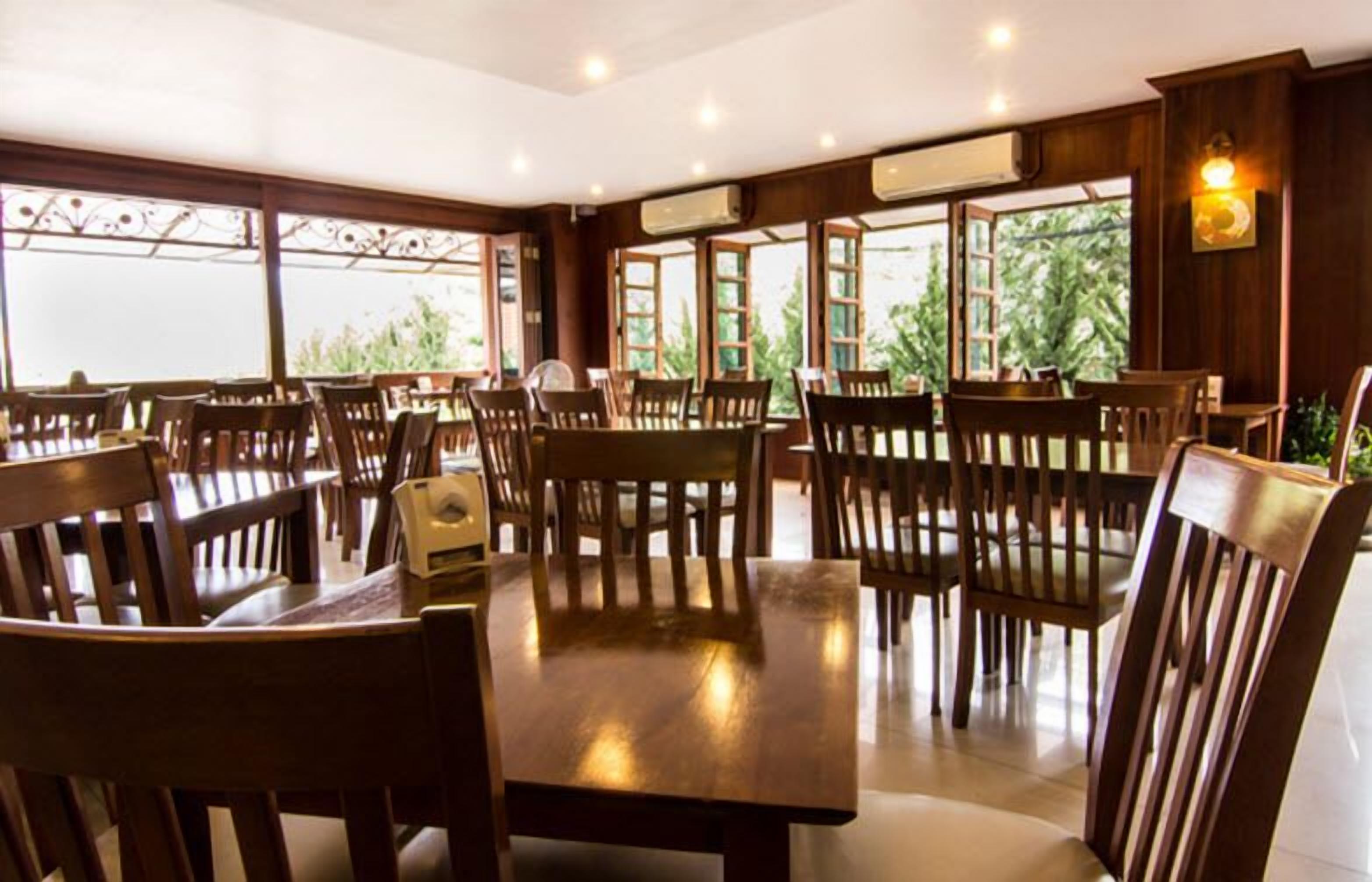 breakfast, lunch, dinner served; thai cuisine