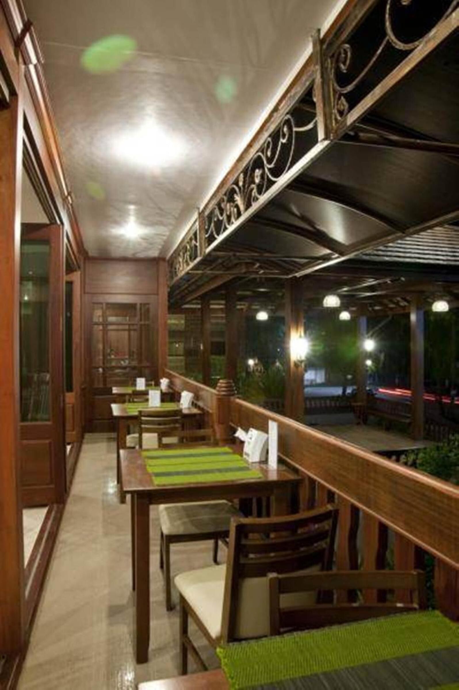 breakfast, lunch, dinner served; thai cuisine