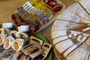 Daily buffet breakfast (EUR 7 per person) - Hotel Rainero (Asti)