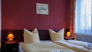 Escritorio, tabla de planchar con plancha y cunas gratuitas