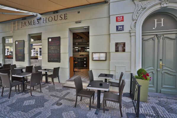 Property entrance - James Hotel & Apartments (Prague)