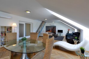 Dúplex, cuina (120 m2) | Escriptori, bressols, wifi gratuïta i roba de llit 