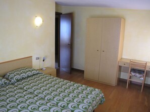 อพาร์ทเมนท์, 3 ห้องนอน, 2 ห้องน้ำ | 3 ห้องนอน, ตู้นิรภัยในห้องพัก, ผ้าม่านกันแสง, Wi-Fi ฟรี