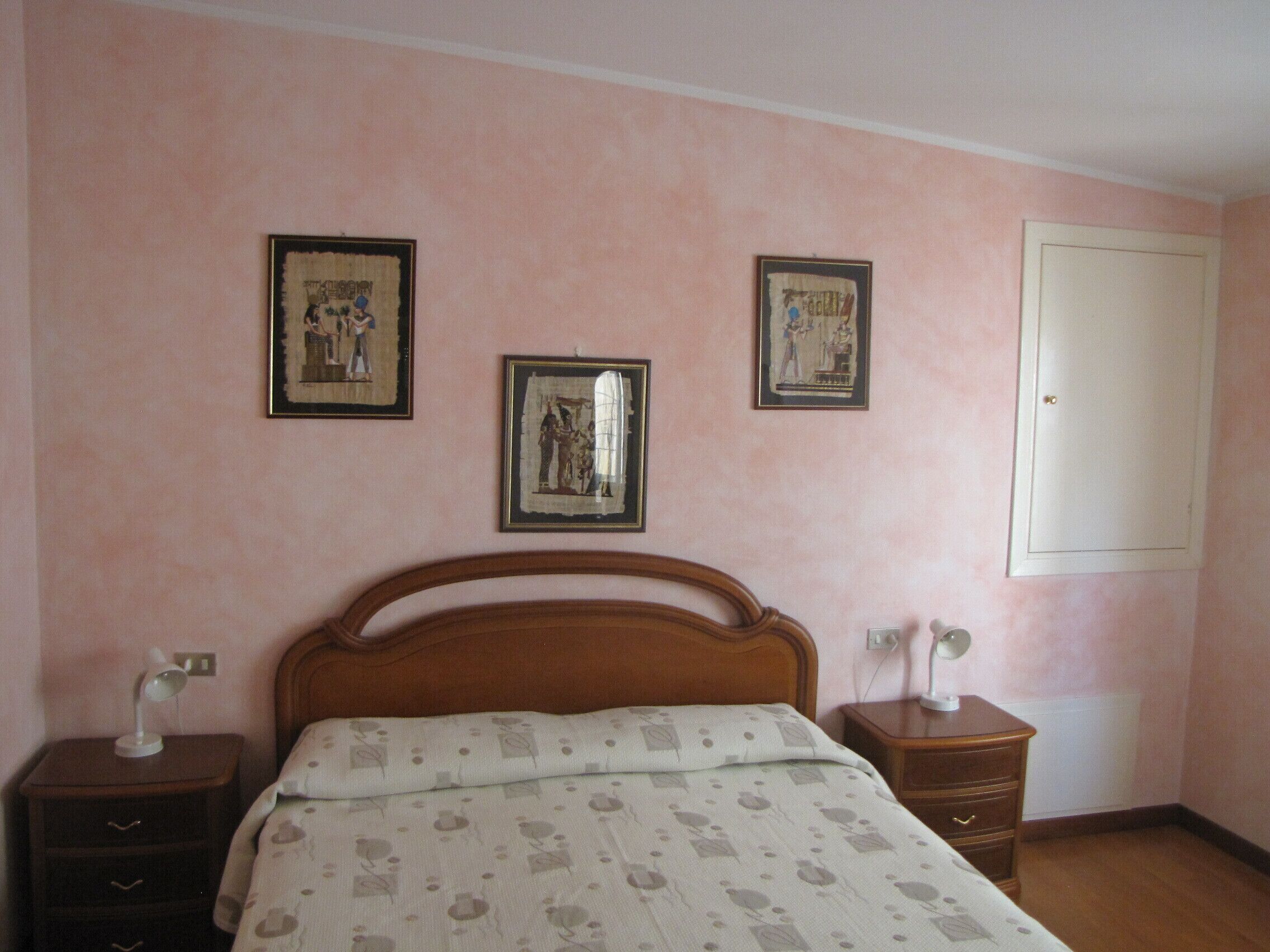 3 bedrooms, in-room safe, blackout curtains, free WiFi