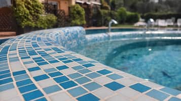 Sesongbasert utendørsbasseng