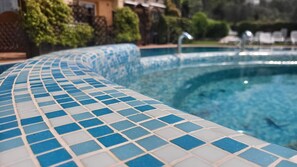 季节性开放的室外游泳池