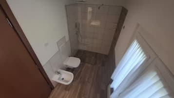 Studiosuite – deluxe | Bad | Hårføner, bidé og håndklær