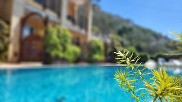 Piscine extérieure (ouverte en saison)