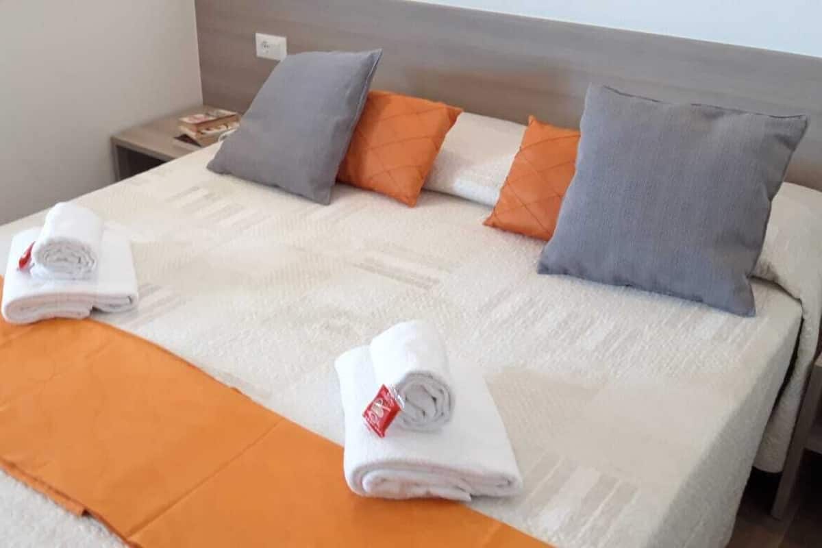 3 bedrooms, in-room safe, blackout drapes, WiFi (free)