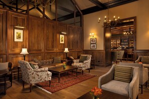 2 bars/lounges - The Hill Club (Nuwara Eliya)