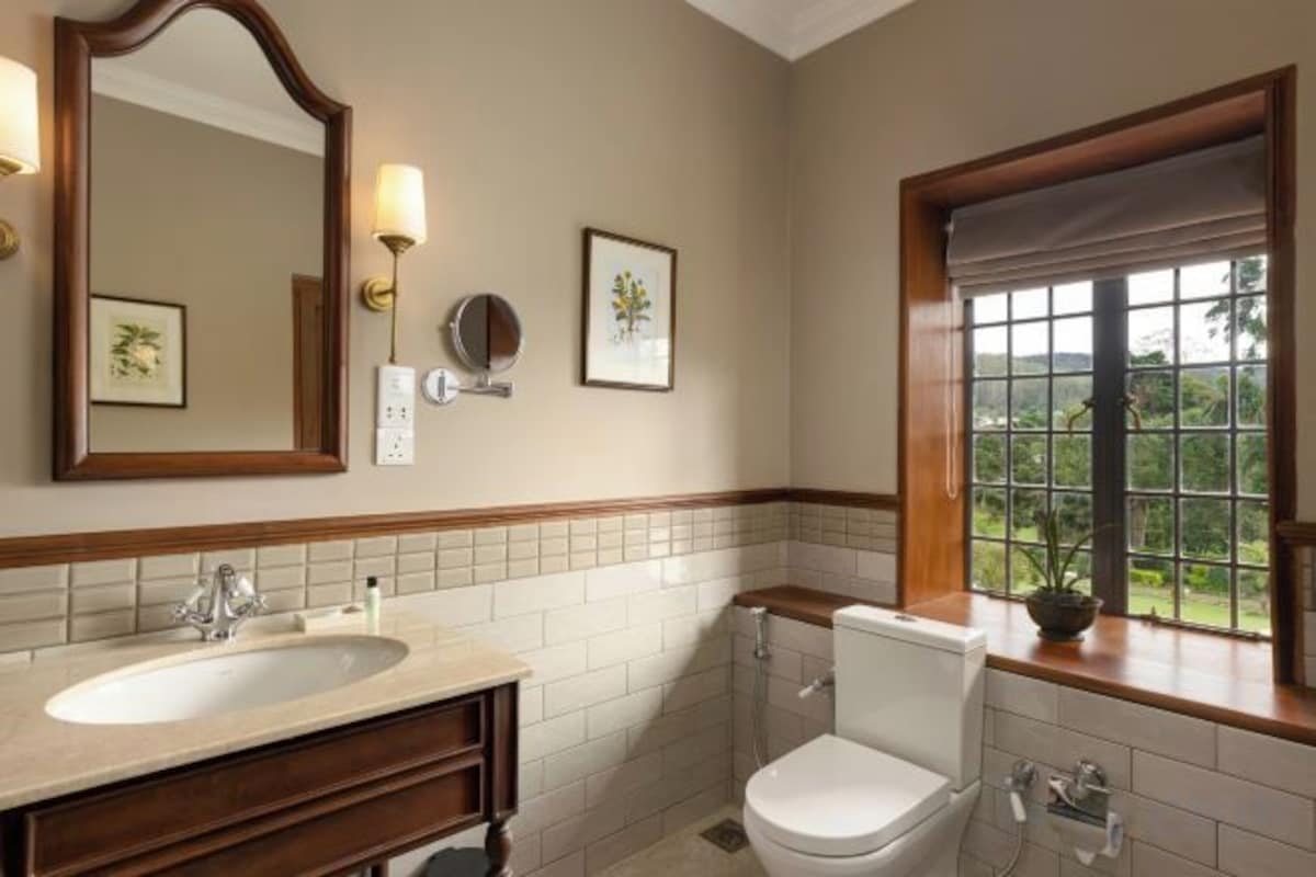 Bathroom | Shower, rainfall showerhead, free toiletries, hair dryer
