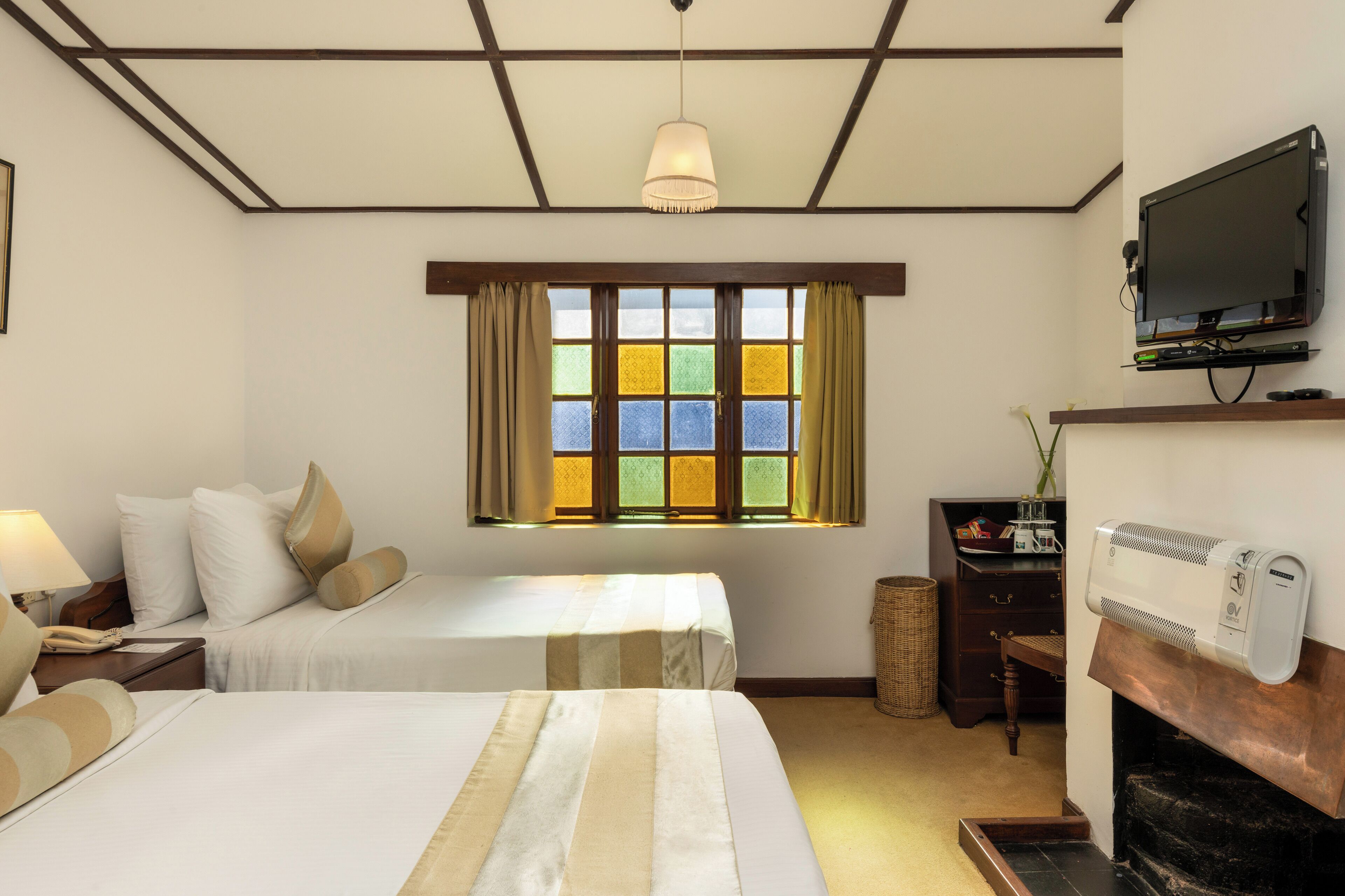 Dobbelt- eller tomannsrom – standard, 1 soverom, ikke-røyk, hageutsikt | Sengetøy av topp kvalitet, minibar, safe på rommet og skrivebord