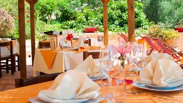 Breakfast, lunch, dinner served; local cuisine