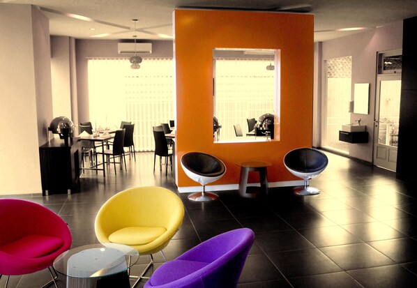 Lobby sitting area - Pose In Hotel Yogyakarta (Yogyakarta)