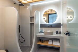 豪華客房 | 浴室 | 淋浴設備、免費盥洗用品、吹風機、毛巾
