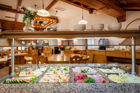 ๋งค์ผ ๋ทํ ๋ฌด๋ฃ ์์นจ ์์ฌ ํฌํจ