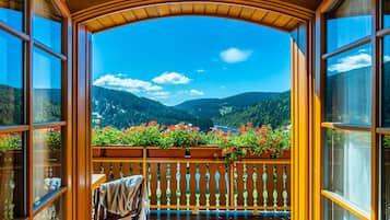 Chambre Double Deluxe, balcon, vue colline | Vue sur le lac