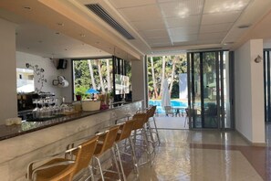 Bar (en el alojamiento)