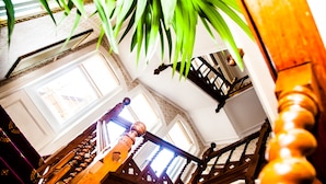 A grand staircase with ornate wooden balusters and a polished wooden handrail. - Hotel Riviera (Bournemouth)