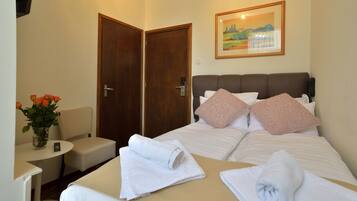 Small double room | WiFi (free), bed sheets