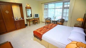 Premium bedding, in-room safe, individually decorated, desk