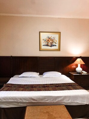 Premium bedding, in-room safe, individually decorated, desk - Pondok Serrata Convention, Boutique & Tourist Hotel (Semarang)